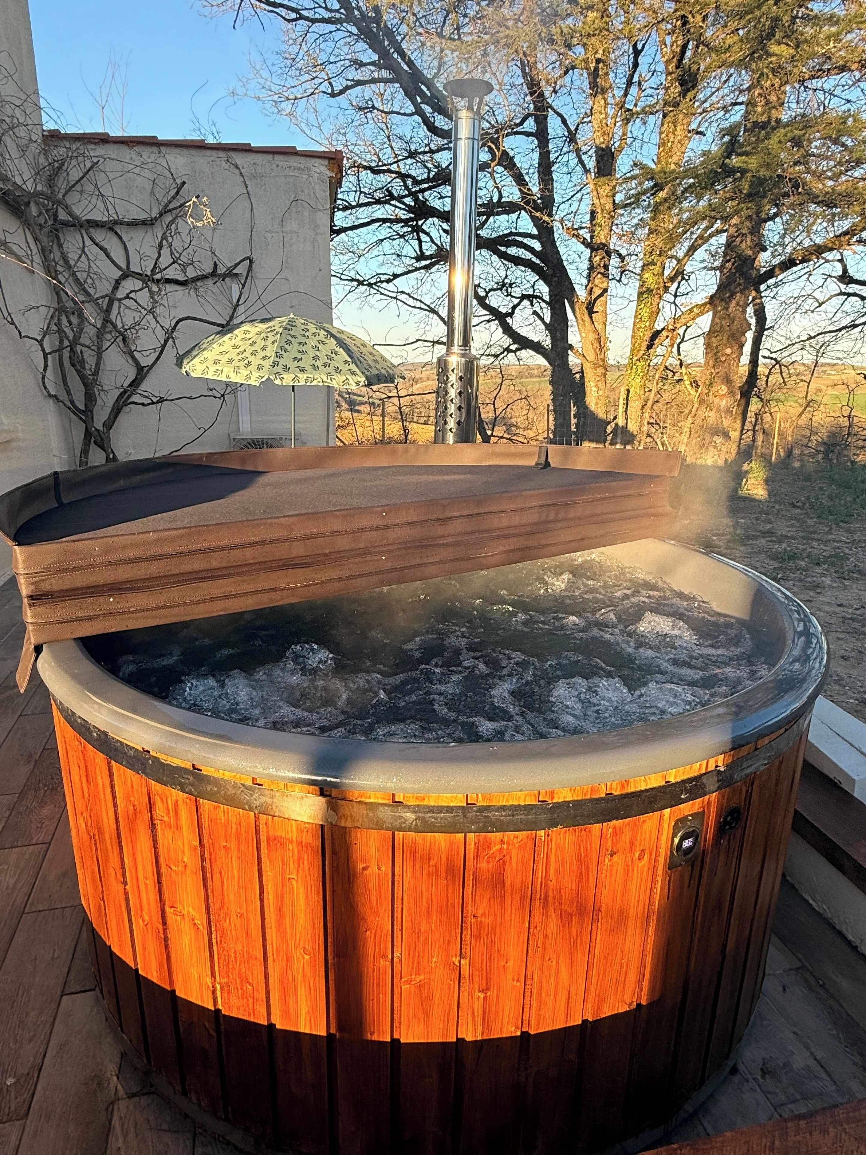 Outdoor spa tub