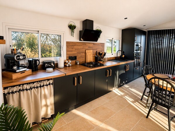 Fridge, microwave, oven, stovetop