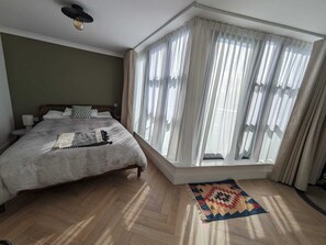 2 bedrooms, iron/ironing board, WiFi, bed sheets - Where the city meets the sea (Galway)