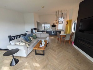 Smart TV - Where the city meets the sea (Galway)