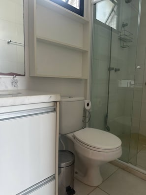 Apartment, 2 Schlafzimmer, barrierefrei | Badezimmer