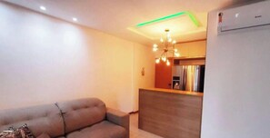 Apartment, 2 Schlafzimmer, barrierefrei | Wohnzimmer