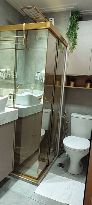 Studio, 1 Bedroom, Accessible, Balcony | Bathroom - Barragoldstudio Vistamar Piscina Rooftop (Salvador)
