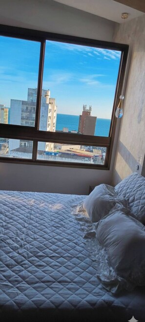 Studio, 1 Bedroom, Accessible, Balcony | 1 bedroom - Barragoldstudio Vistamar Piscina Rooftop (Salvador)