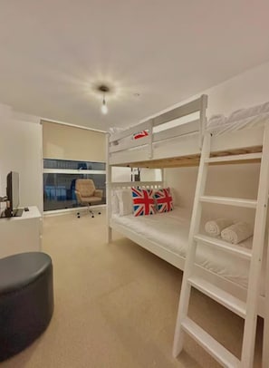 3 dormitorios, tabla de planchar con plancha, wifi gratis y ropa de cama