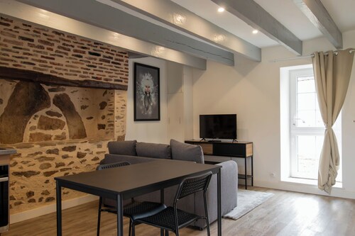 Quiet duplex gite near Zenith and clinic