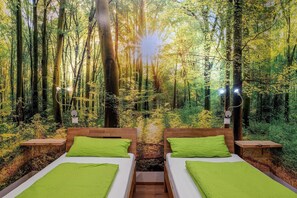 Tabla de planchar con plancha, wifi y ropa de cama 