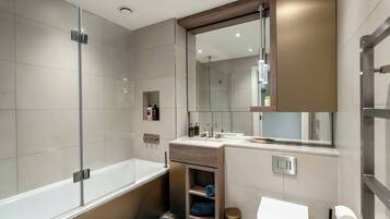 Apartment, 1 Bedroom, Accessible, Balcony | Bathroom