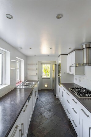 Casa, 3 quartos, acessível, varanda | Parte interna