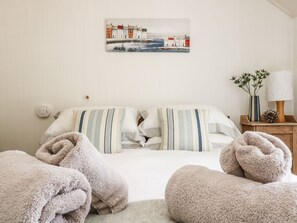 2 bedrooms, individually decorated, individually furnished, free WiFi - Driftwood Cottage (Helston)