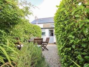 Outdoor dining - Driftwood Cottage (Helston)