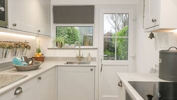 Dishwasher, cookware/dishes/utensils