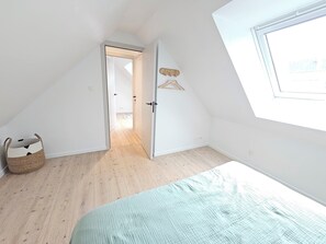 Strykjärn/strykbräda, internet och sängkläder