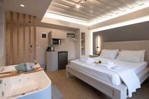 Iron/ironing board, travel cot, free WiFi, bed sheets - Hanim Boutique | Old Town lux Studio with hot tub, Studio (Chania)