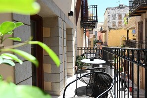 Outdoor dining - Hanim Boutique | Maisonette with hot tub Old Town, Apartment (Chania)