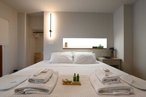2 bedrooms, iron/ironing board, travel cot, free WiFi - Hanim Boutique | Maisonette with hot tub Old Town, Apartment (Chania)