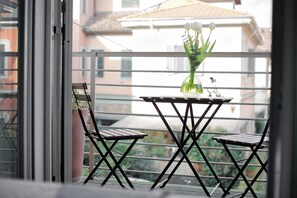 House - w Modern 1BR w Balcony in Porta Venezia (Milan)