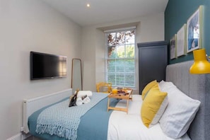 Apartment | 2 bedrooms - 2bed 2bath Apartment Beneath Edinburgh Castle (Edinburgh)