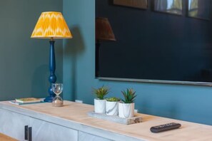 Apartment | 2 bedrooms - 2bed 2bath Apartment Beneath Edinburgh Castle (Edinburgh)