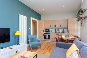 Apartment | 2 bedrooms - 2bed 2bath Apartment Beneath Edinburgh Castle (Edinburgh)