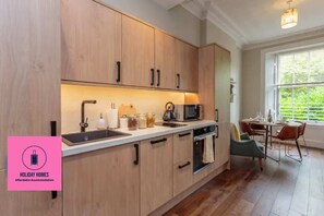 Apartment - City Centre 2 BED 2 Bath Apartment (Edinburgh)