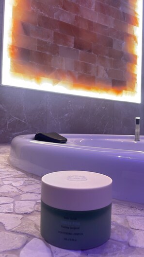 Studio, 1 Bedroom, Accessible, Smoking | Bathroom | Toilet paper - Salt Spa de Panne Center (De Panne)