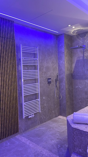 Studio, 1 Bedroom, Accessible, Smoking | Bathroom | Toilet paper - Salt Spa de Panne Center (De Panne)