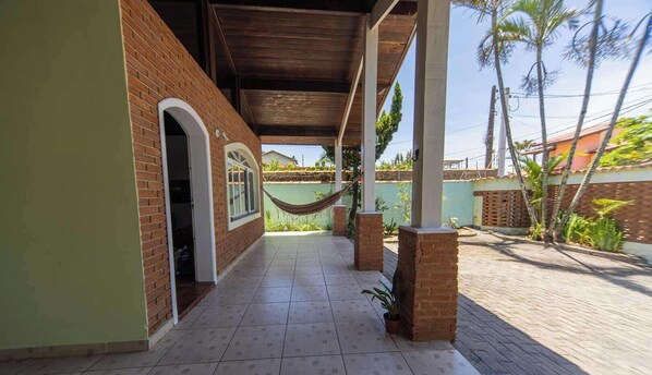 Terrace/patio - Casa em Itanhaem com Piscina a 100m da Praia (Itanhaém)