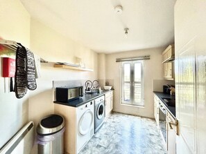 อพาร์ทเมนท์, 3 ห้องนอน, วิวสวน | บริการซักรีด