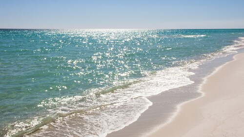 Beachfront Townhome! GO-JO Getaway! Coastal Comfort, 2BR Sleeps 6