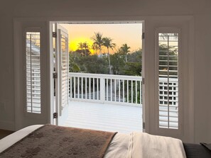 3 bedrooms, iron/ironing board, free WiFi, bed sheets - Siesta Key 3-Story Retreat- Pool, Hot Tub, Balcony (Sarasota)