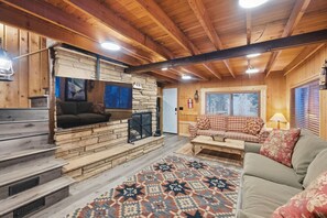 Smart TV, fireplace - Creekside Cabin by Cottonwood Lodging (Brighton)