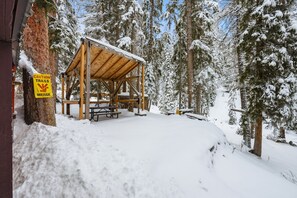 Property grounds - Creekside Cabin by Cottonwood Lodging (Brighton)