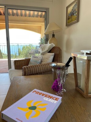 Interior - Splendid villa 250m2, sea view, swimming pool. (Rayol-Canadel-sur-Mer)