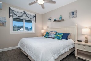 2 bedrooms, iron/ironing board, free WiFi, bed sheets - Promo! Third Floor Condo, Oceanfront, Private Hot Tub, Pool, and Free Wifi! (Lincoln City)