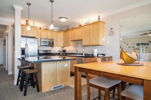 Fridge, microwave, oven, stovetop - Promo! Third Floor Condo, Oceanfront, Private Hot Tub, Pool, and Free Wifi! (Lincoln City)
