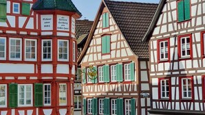 A traditional half-timbered building with a green roof and a tower. - Gasthof Sonne (Schiltach)