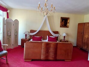 Classic Double Room, City View | Interior