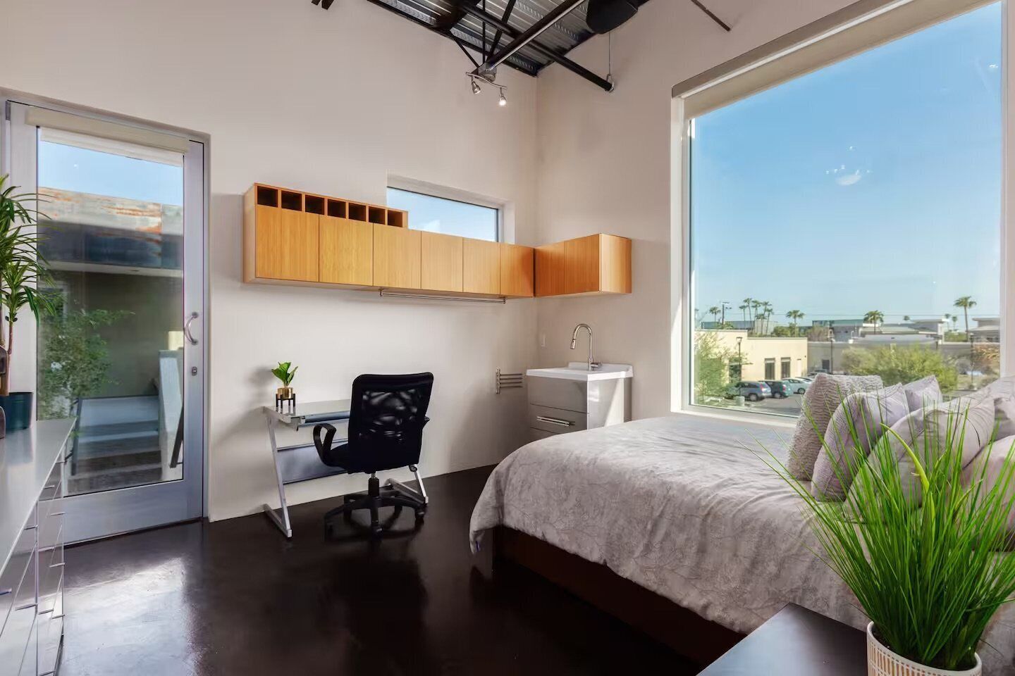 3 camere, una scrivania, ferro/asse da stiro, culla da viaggio