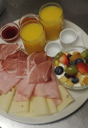 Room, 2 Bedrooms, Smoking | Breakfast meal - Room-pension Paradise Slowakia (Pastovce)