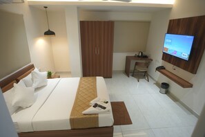 Deluxe Double Room | Laptop workspace, free WiFi - Serenity the luxurious stay (Bengaluru)