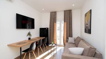 Una televisión de pantalla plana