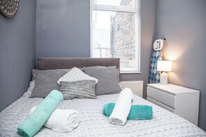 Iron/ironing board, WiFi, bed sheets - Peaceful 2-Bed House | Short and Long stay | Parking (Liverpool)