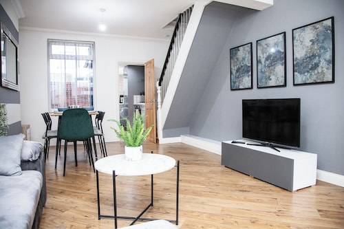Peaceful 2-Bed House | Short and Long stay | Parking
