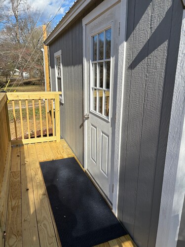 Cozy 1-bedroom studio on beautiful Deep Creek near Great Smoky Mtns. Park