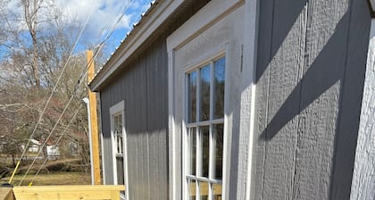 Cozy 1-bedroom studio on beautiful Deep Creek near Great Smoky Mtns. Park