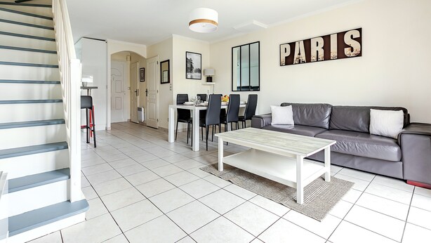Smart TV, books - La Maison Mazarin - Detached house near the city center, cinema and Orly Airport (Chilly-Mazarin)