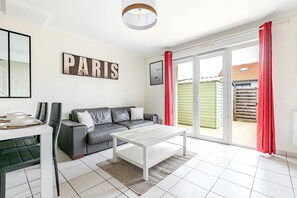 Smart TV, books - La Maison Mazarin - Detached house near the city center, cinema and Orly Airport (Chilly-Mazarin)