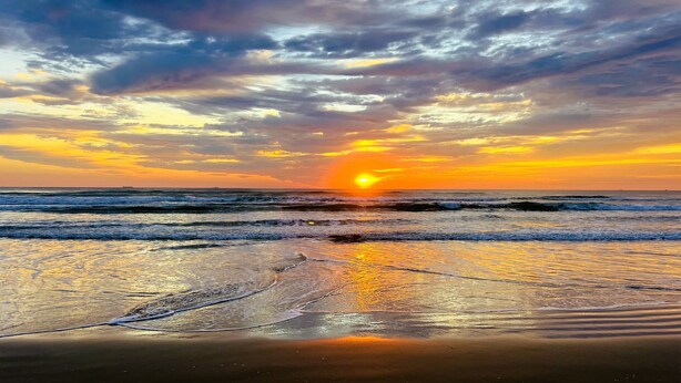 A beach with a sunset, waves, and a clear sky. - Nothing Between You & The Beach 2 Bedroom Condo (South Padre Island)
