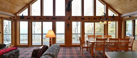 House, 4 Bedrooms | Living area